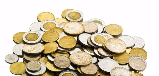 为啥|为啥复印身份证时,要放上一枚“硬币”?很多人不懂,吃“亏”了