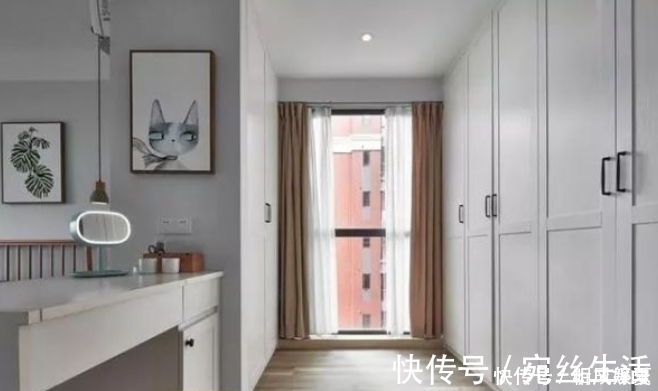 闺蜜|参观闺蜜的98㎡小三居,衣帽间的布置很高级,打开柜门后让我心动