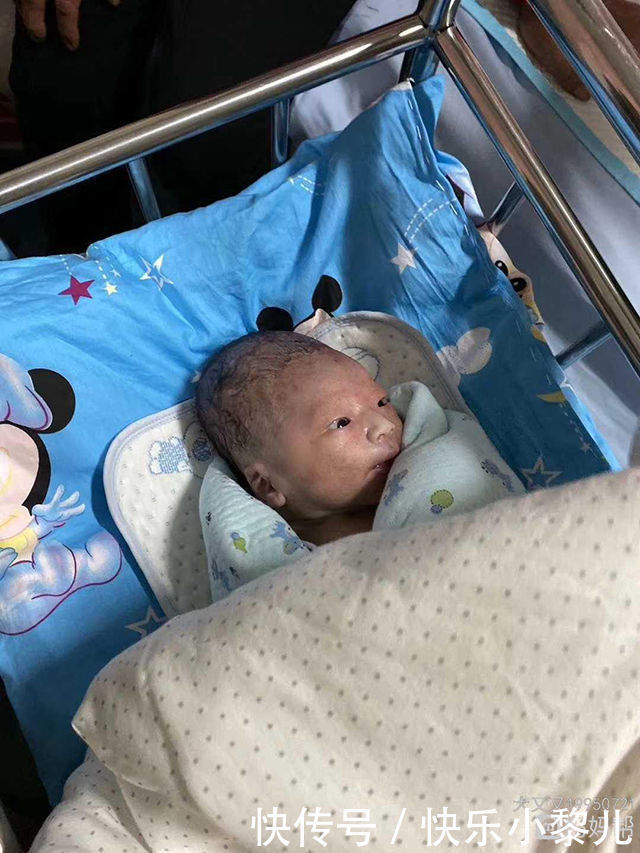 照片|宝妈吐槽自己生了一颗“猕猴桃”，晒出宝宝照片后，网友恍然大悟