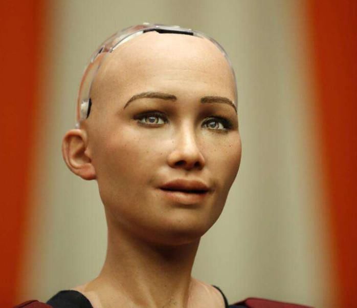 索菲娅|当年那个说要“毁灭人类”的女机器人，现在怎么样了呢？大开眼界