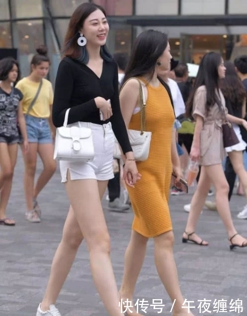 街拍美女：一米八的小姐姐，这双腿完美