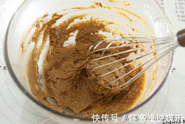 蛋黄|入冬必备的甜点！焦糖饼干咖啡奶油蛋糕，爱上这香浓的美味