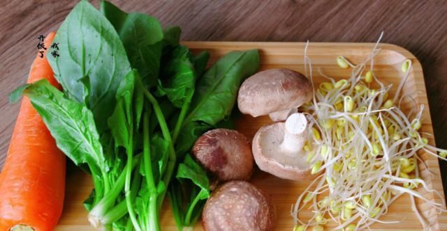 这饭拌一拌就上桌，比焖饭好吃，比煲仔饭简单，热量低，懒人必学