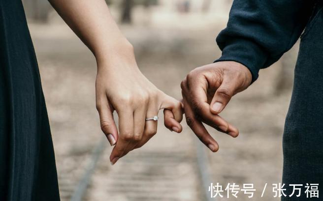 玉扳指 戒指戴在不同的手指，表达的意思是什么？