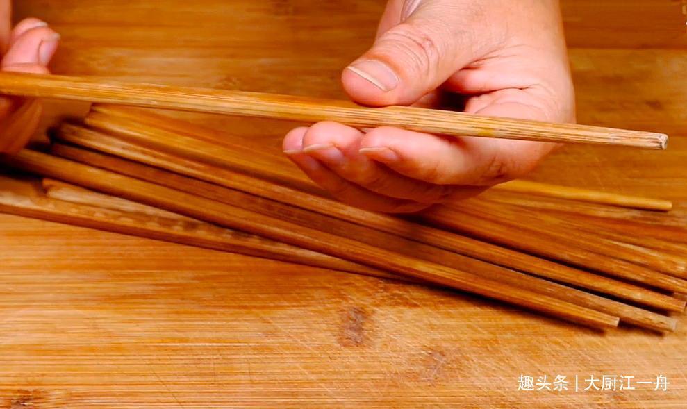 家中的筷子,用水煮已经过时了大厨教你这样做,干净快速又卫生