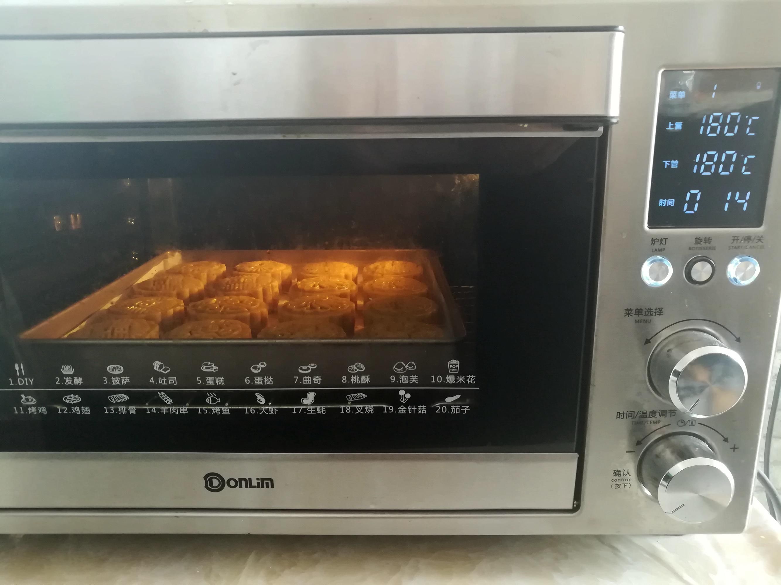 烤箱|月饼厂老师傅教做月饼,不收腰不泄脚,配方和要点全在这儿