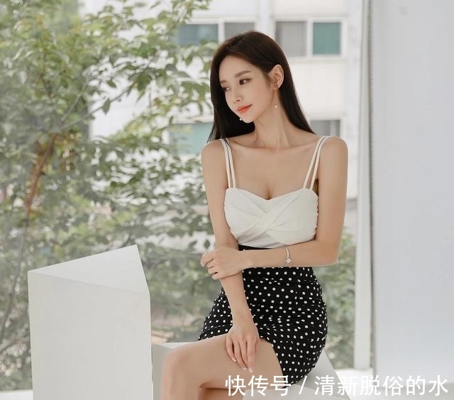 潮流|潮流穿搭:孙允珠清凉雨夏纯白萝莉吊带波点裙