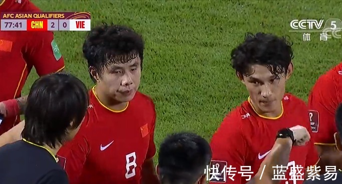 越南|2-0到2-2再到3-2!国足拒爆冷,武磊补时绝杀!单场2球击败越南!
