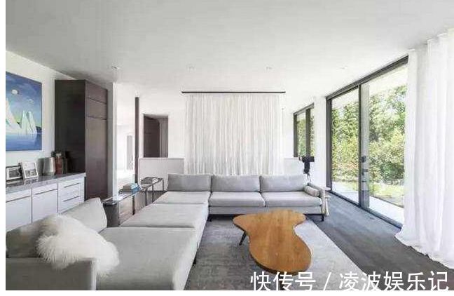 沙发|建议每家每户:现在客厅沙发这样摆放,面积直接大了一倍