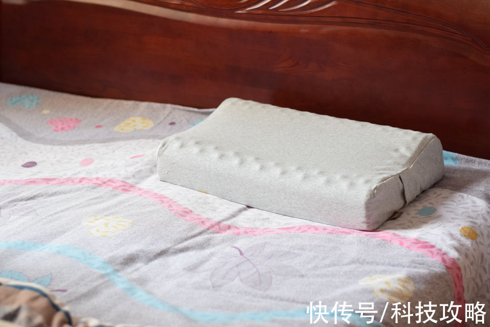 浅度睡眠|8H智能助眠天然乳胶枕体验：监测心率与呼吸，还能打鼾干预