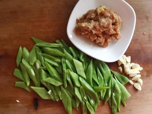 遇见此菜别手软，多买点回来炒一炒，营养美味又下饭