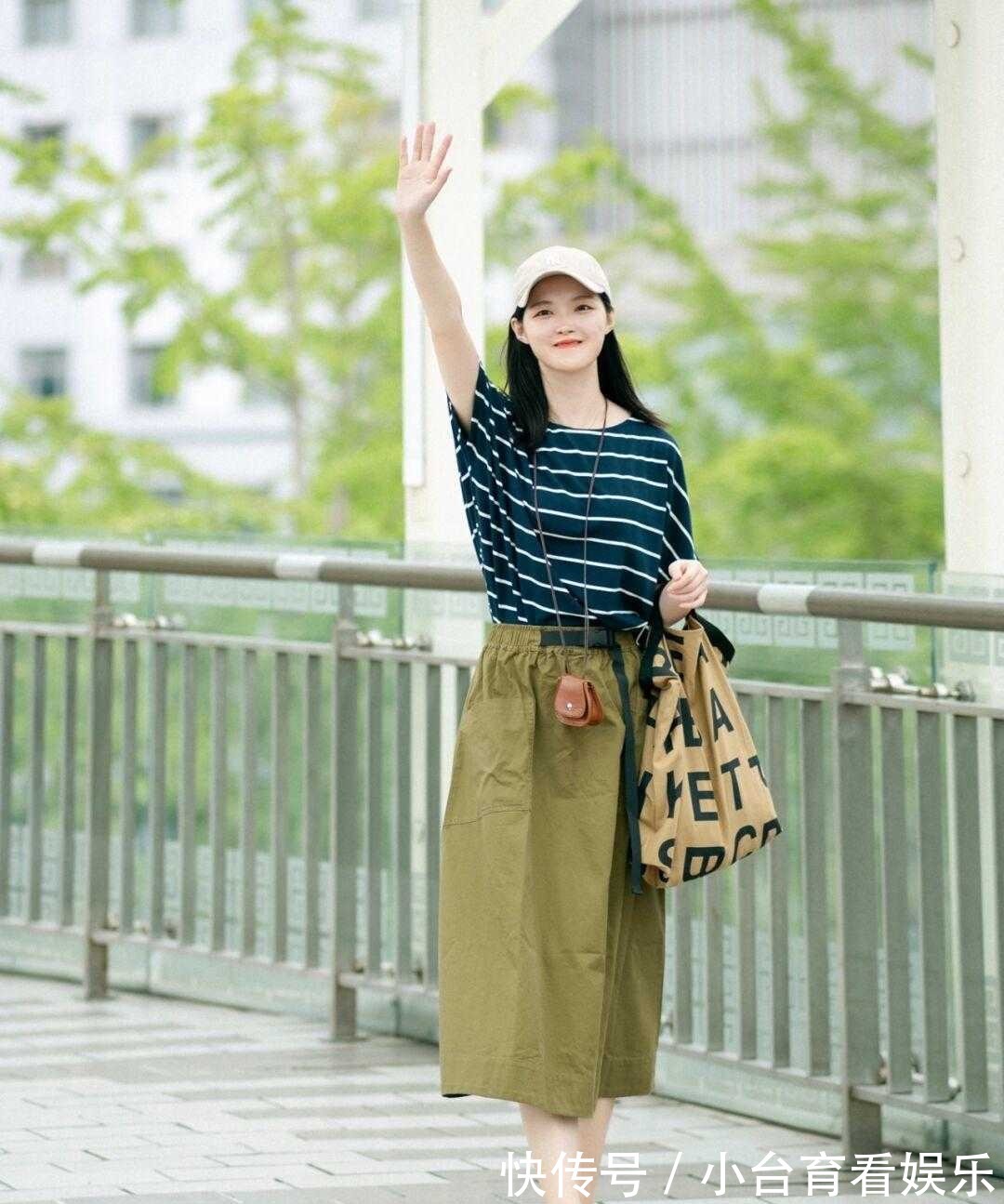 半身裙|三四十岁女人穿半身裙，记住“3个”搭配技巧，洋气显瘦又减龄