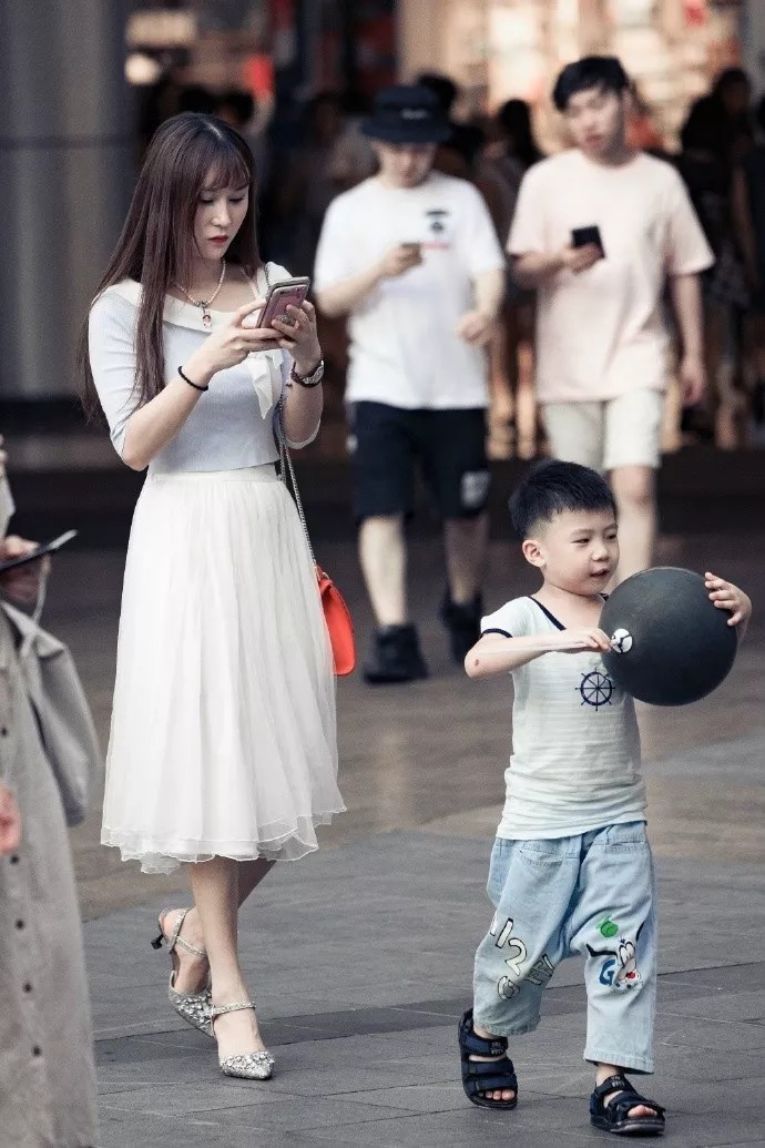 蕾丝|一双时尚的高跟鞋，穿出女性的窈窕身姿与优雅魅力