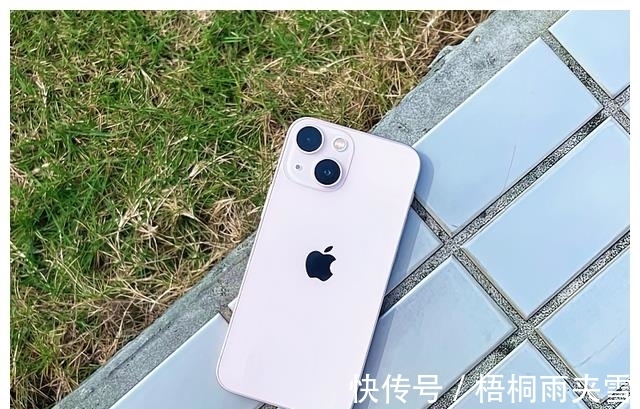 小米|同时使用小米12Pro和iPhone13，一个月以后，心里憋