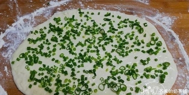 教你葱花发面饼做法,不用揉面,筷子一搅,松软好吃,凉了也不硬