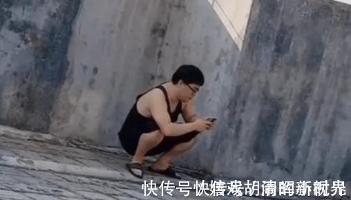 天台|奶爸带娃在天台“佛系”晒太阳火了,所谓父爱如山,一动不动