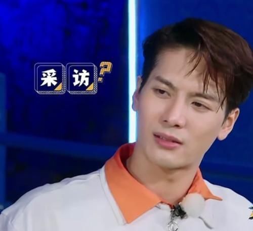 嘉宾 她才是《跑男》最得宠的女嘉宾,被王嘉尔主动牵手,还“揽在”怀里