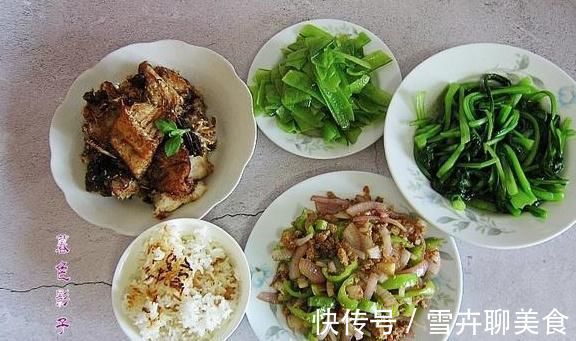 一个菜|老两口的简餐,荤素巧搭配,吃到撑得慌,网友;怎么连皮都吃了