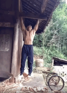农村|这位从农村里走出来的肌肉男，到底什么水平？