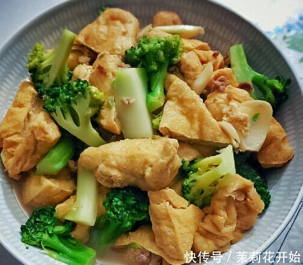 女性不想人老珠黄，推荐吃三种美食，养心安神，好处多多