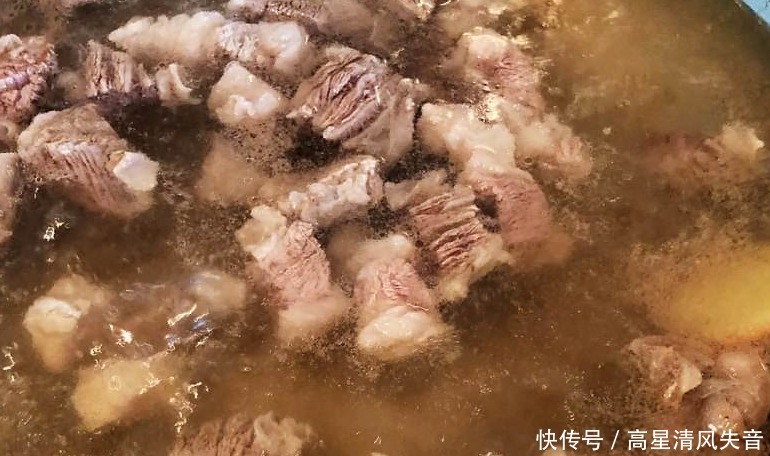 土豆炖牛腩家常做法：牛腩软烂，土豆软糯易消化，营养不流失！