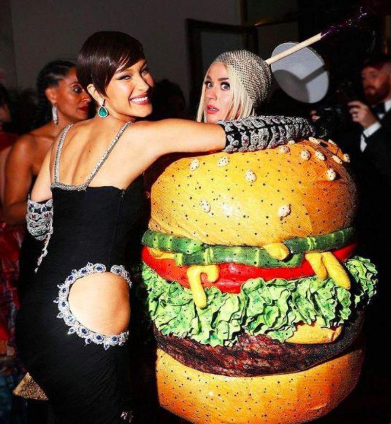 这就是传说中的时尚界春晚？明明更像“群魔乱舞”，太辣眼睛