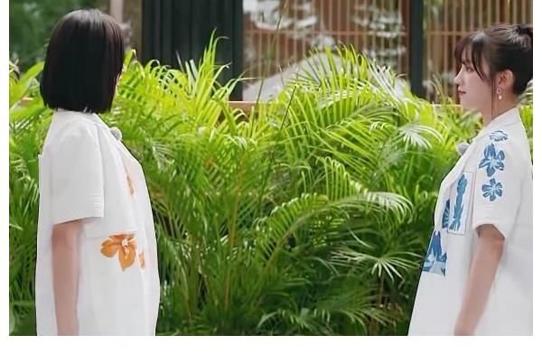 吳宣儀|吳宣儀和宋雨琦穿短褲劈叉，男嘉賓眼神搶鏡，忘記再錄節(jié)目？