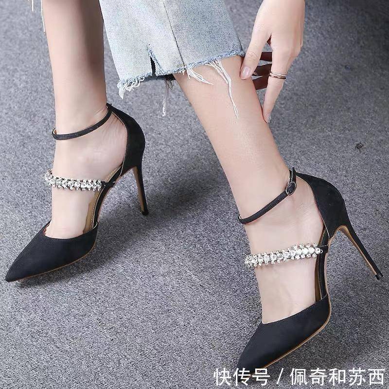 别让鞋子毁了你的搭配!这几双高跟鞋,为你增添时髦感不在话下!