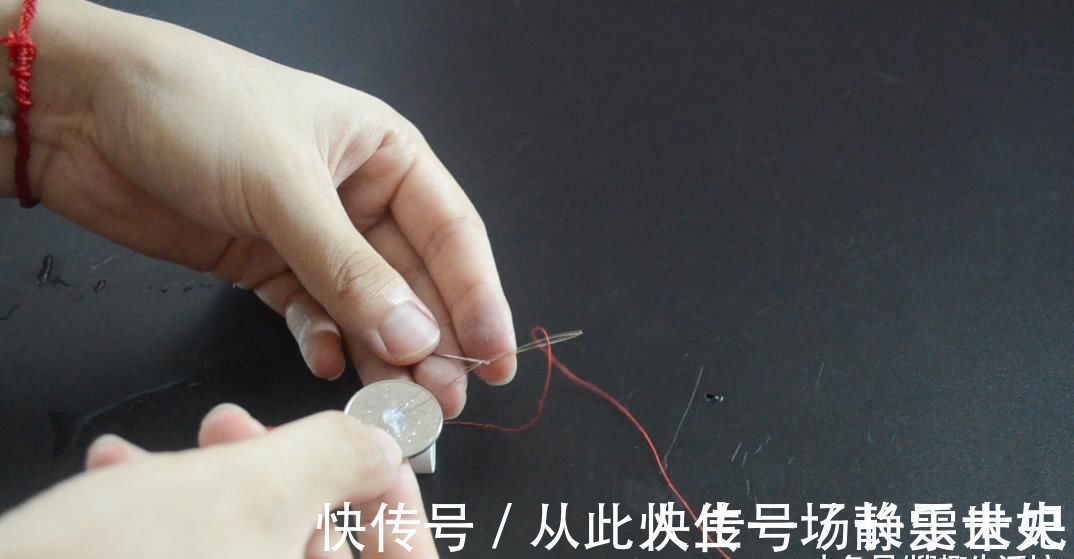 眼睛不好也能快速穿针引线, 只需一枚硬币就可以, 看完赶紧去试试