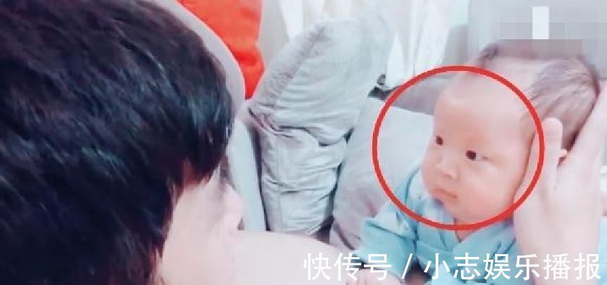 两只小手|刚出生五十天的男宝宝,和爸爸互相对视,这笑容真的好暖!