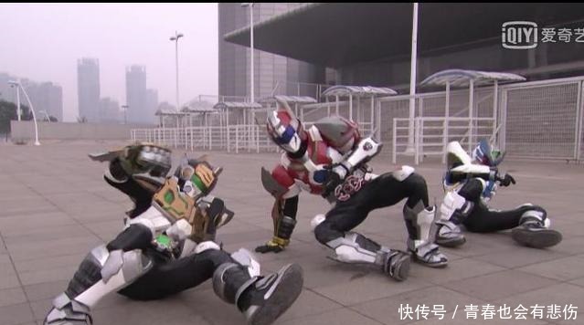 瞬间|铠甲勇士挨打的五个瞬间,炎龙最惨,帝皇侠挨打都这么帅!