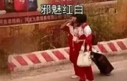 中国校服|你还在嫌弃校服丑吗？“汉服”当校服怎么样？好看是好看不实用