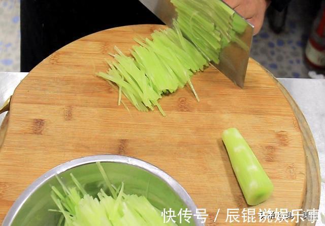 清脆|凉拌莴笋丝清脆有妙招，学会这两个小窍门，口感清脆，营养又开胃