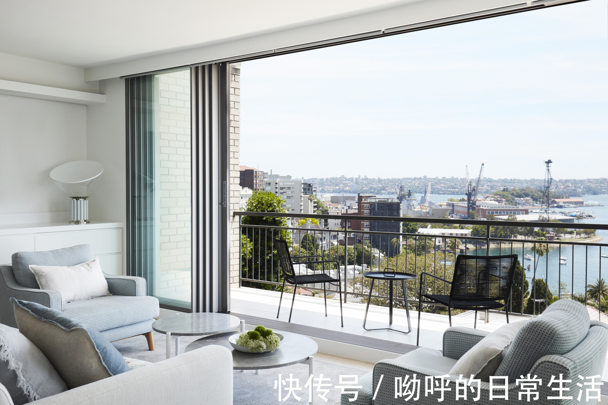 布鲁克|80㎡极简小公寓,坐拥美丽海湾景色