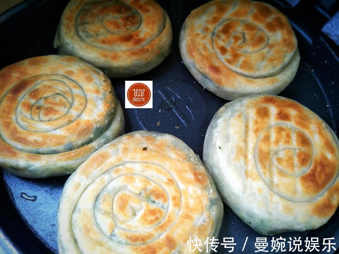 厨路|这样的韭菜盒子很少见,一抻一卷,皮薄馅大,层层酥脆,做法简单