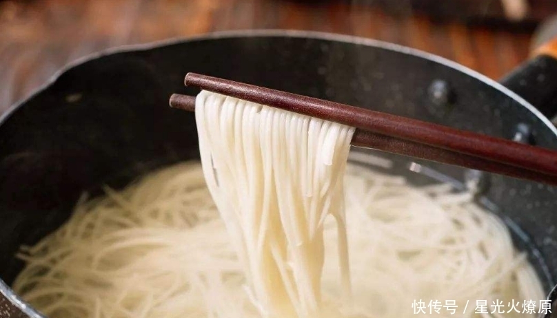 伤害|2个错误的“养胃”习惯,对胃的伤害比你想得严重,建议改掉!