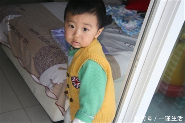 运动|孩子有下列毛病赶紧改,可能会使骨骺线提前闭合,影响娃身高发育