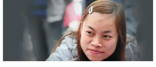 “鳳姐”近況：直播吐露心聲，美國(guó)夢(mèng)碎生活艱難連狗都不如