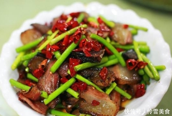 小学同学|给爸爸要了一百块,和小学同学相亲,点了四个菜俺们明年结婚