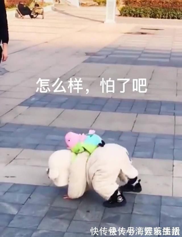 时分|爸爸在宝宝面前翻跟头,宝宝不甘示弱,当宝宝翻倒在地时妈妈笑喷