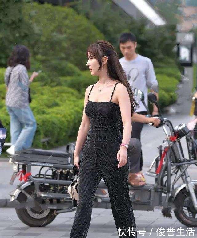 穿搭|时髦个性的瑜伽裤显得优雅大气,分外展示时髦气质,减龄美丽