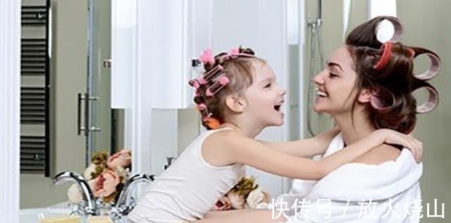 鬼马精灵|妈妈与4岁女儿洗澡时遭质问为什么你有“小翅膀”而我没有