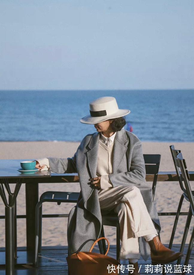 穿搭 女性45岁以后一定要学的穿搭，颜色大气显气质，款式时髦显年轻