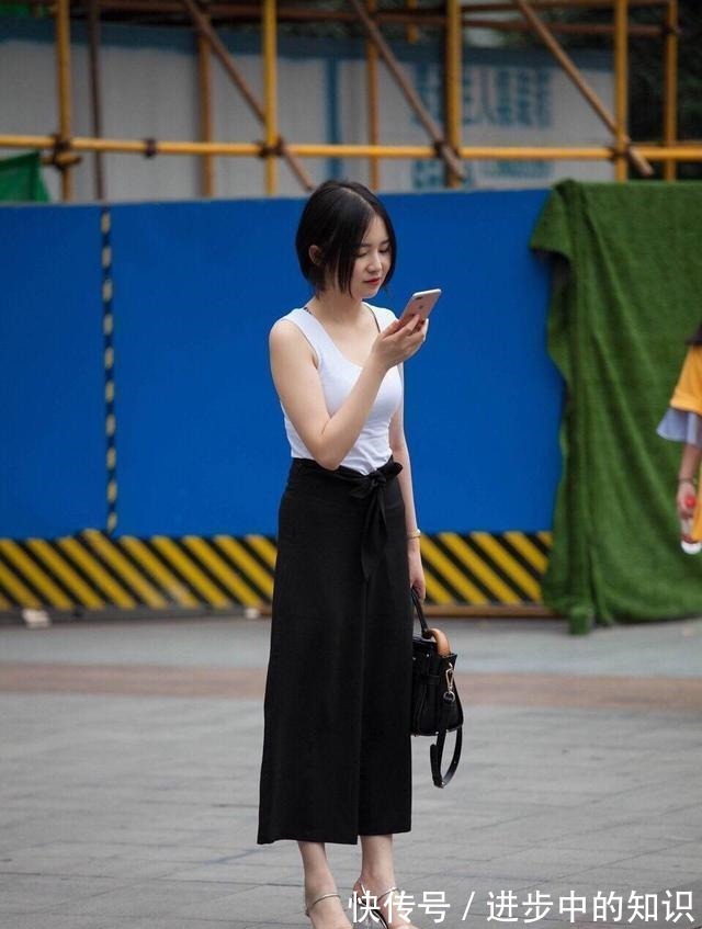 鲨鱼裤 鲨鱼裤知性又俏皮,利落又不乏活力感,比例也好!