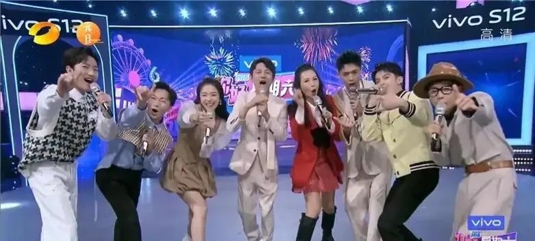 《你好星期六》首播，节目换汤不换药，何炅一人带不动七人