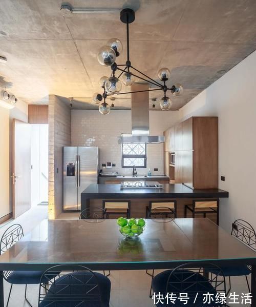 豪车|老房扒掉盖栋别墅，115平带车库放豪车，花300万村里人都说出息了