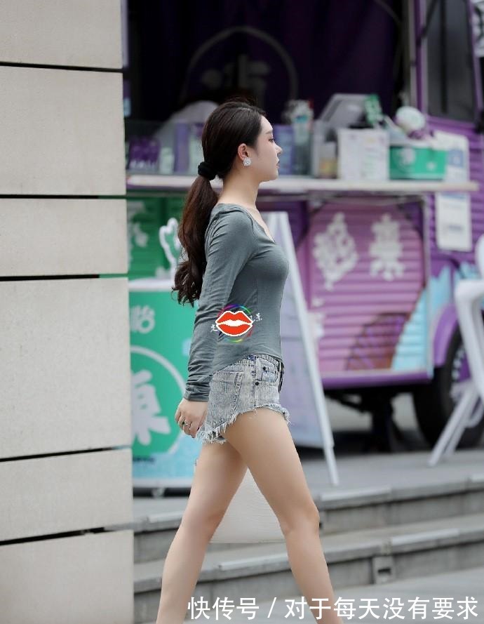 跑风|贵妇为了“跑风”,在衣服上“剪一刀”,看起来不仅跑风还很时尚