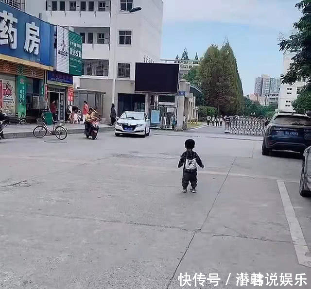 暖心|弟弟接姐姐放学,姐姐却选择绕道而行,最后的场景简直太暖心