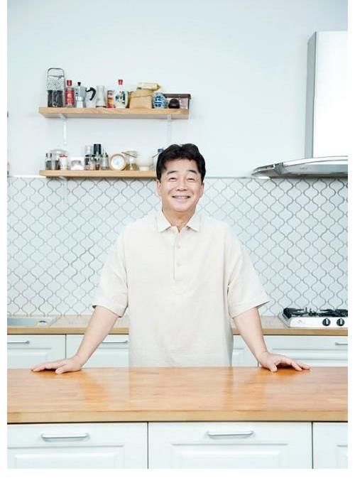 圭賢|Superjunior成員圭賢攜手白宗元出席電視節(jié)目發(fā)布會