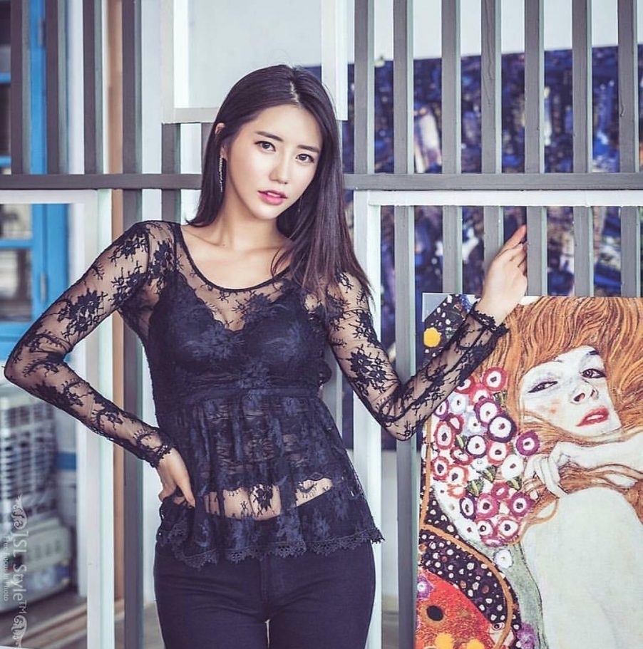 美女写真:小姐姐们凹凸有致的好身材,白皙的肌肤,十分甜美可爱